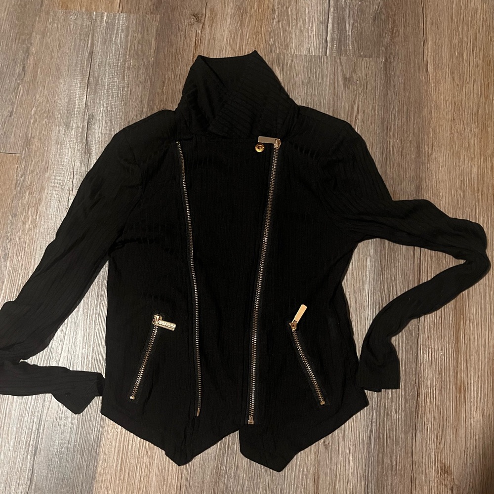 Black Zippered activewear style